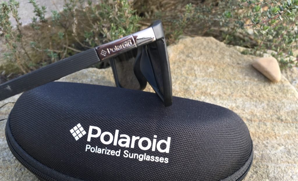 Hardcase und Brillenputztuch werden bei derPolbrille Polaroid PLD 2019/S mitgeliefert. 