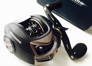 Baitcaster Angelrolle Kasting Stealth mit Verpackung